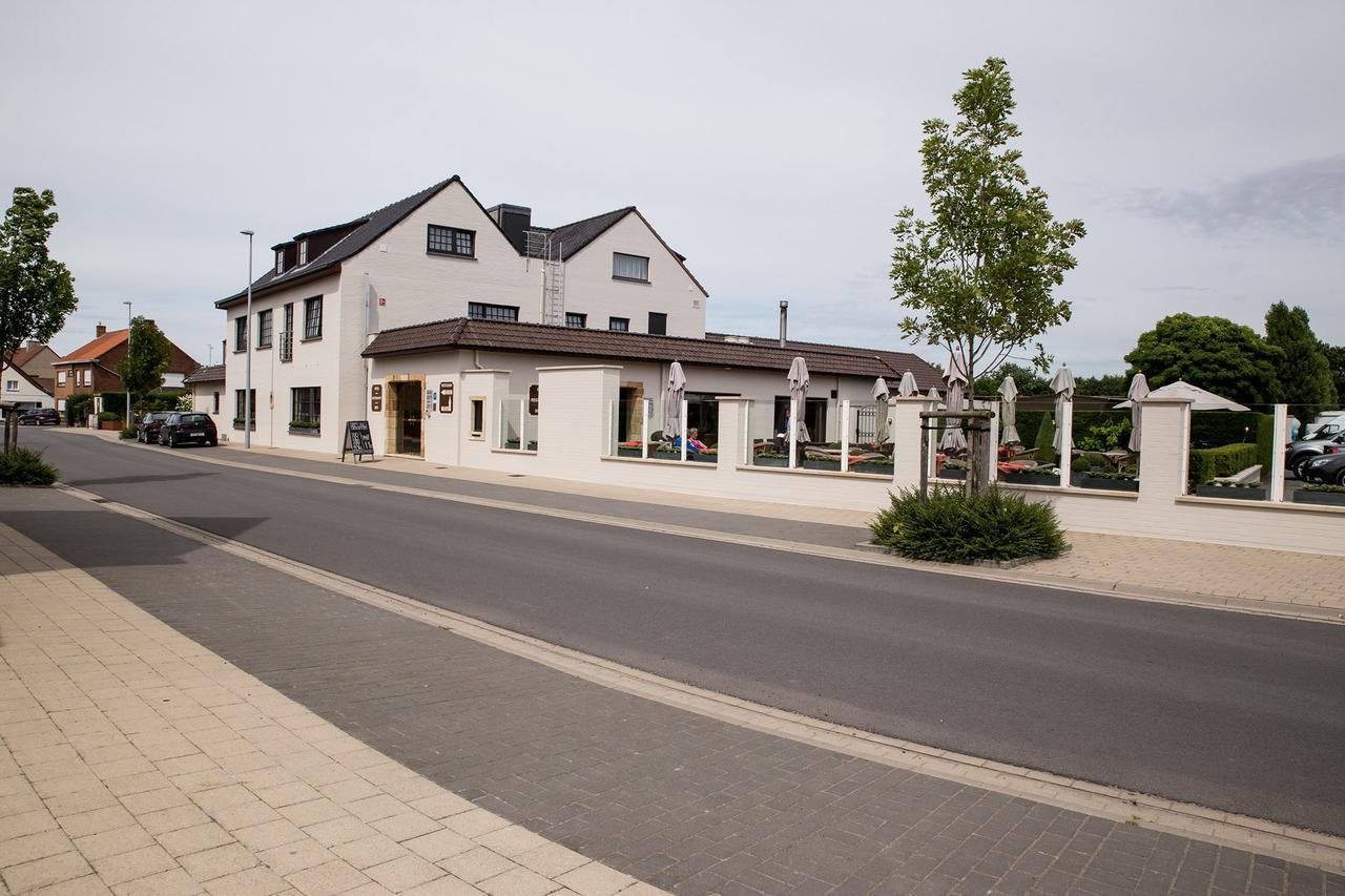 Hotel Salons De Vrede Ichtegem Bagian luar foto